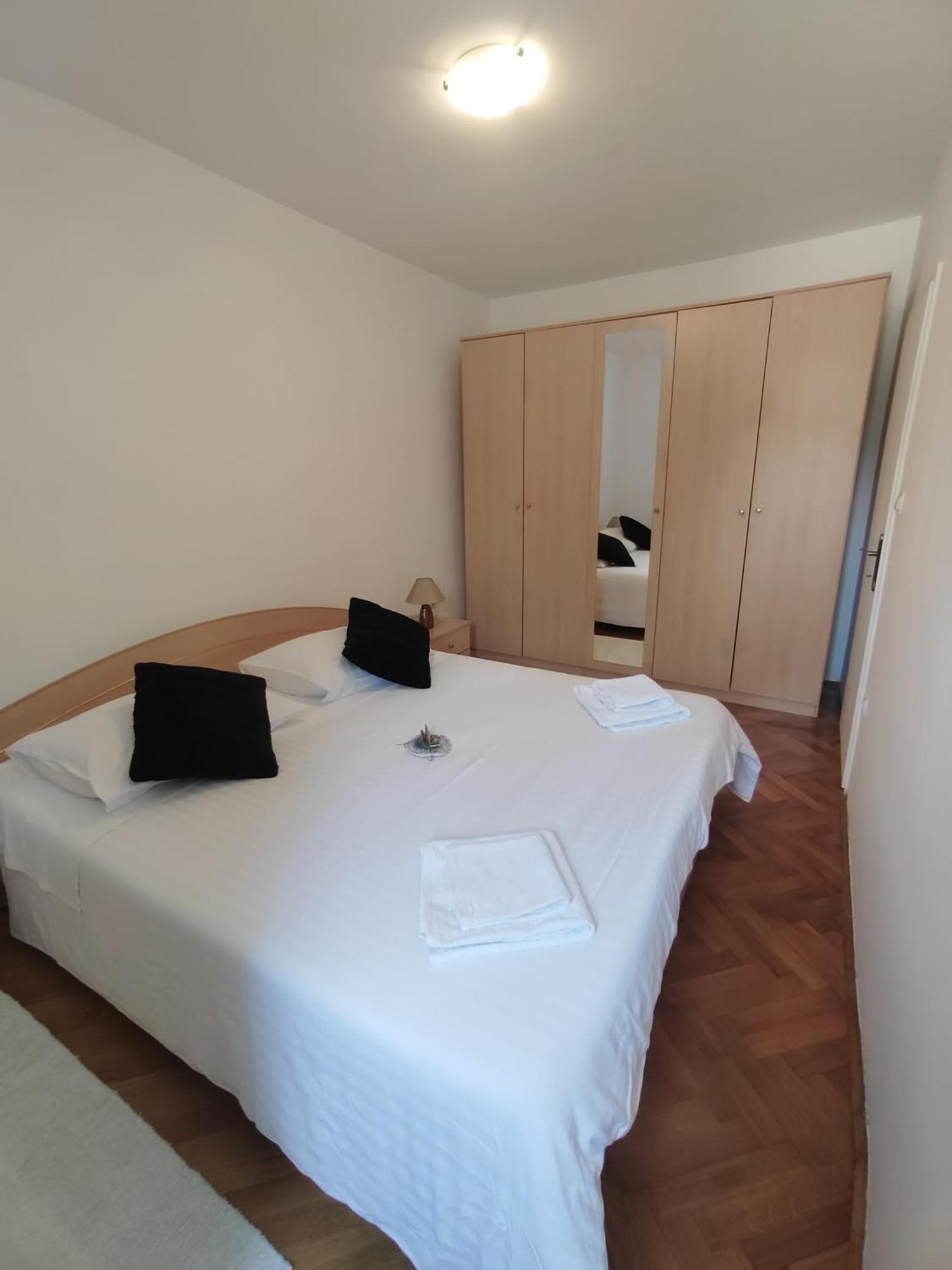 Apartman Karmen Lejlighed Srima Eksteriør billede